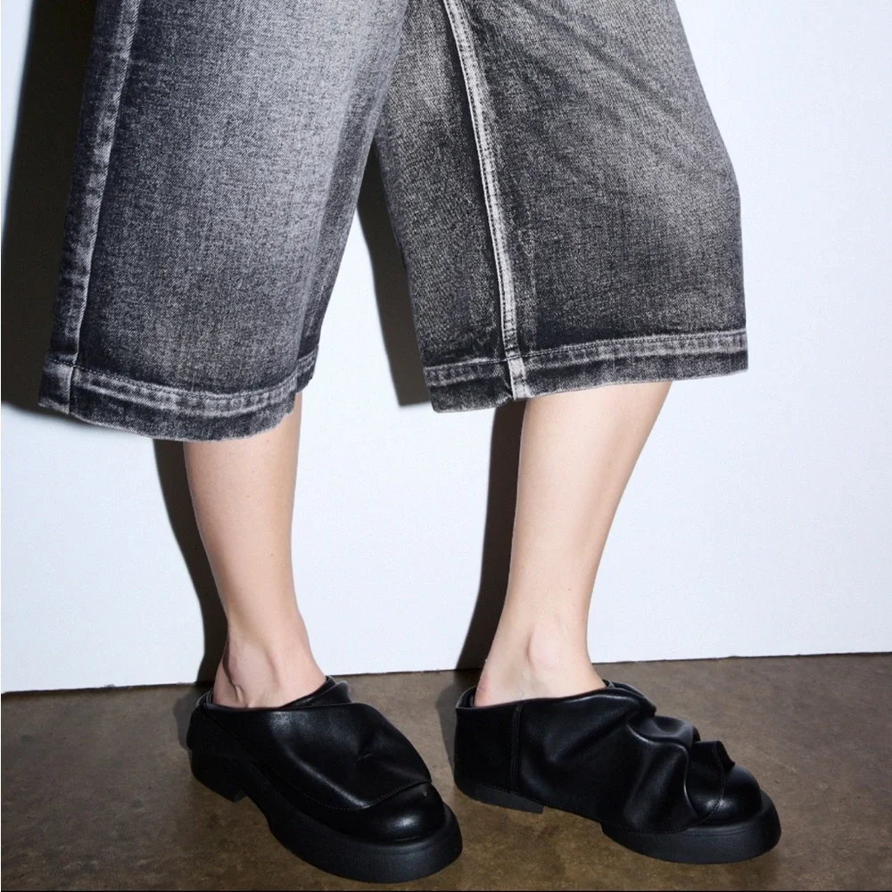 AZALEA WANG Black Vegan Leather Ruched Flats - Picture 2 of 6